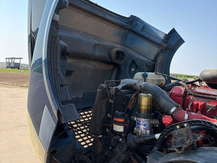 2005-volvo-semi-truck-image-51