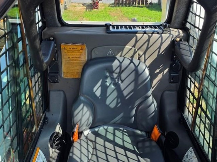 2010-bobcat-t300-image-45