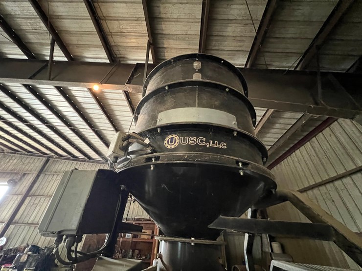 usc-800-seed-treater-with-guardrails-and-screen-image-26