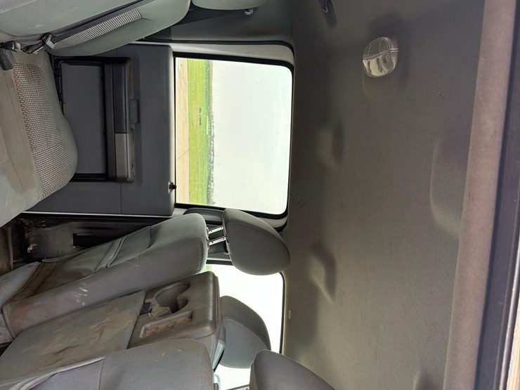 2010-ford-f350-image-25