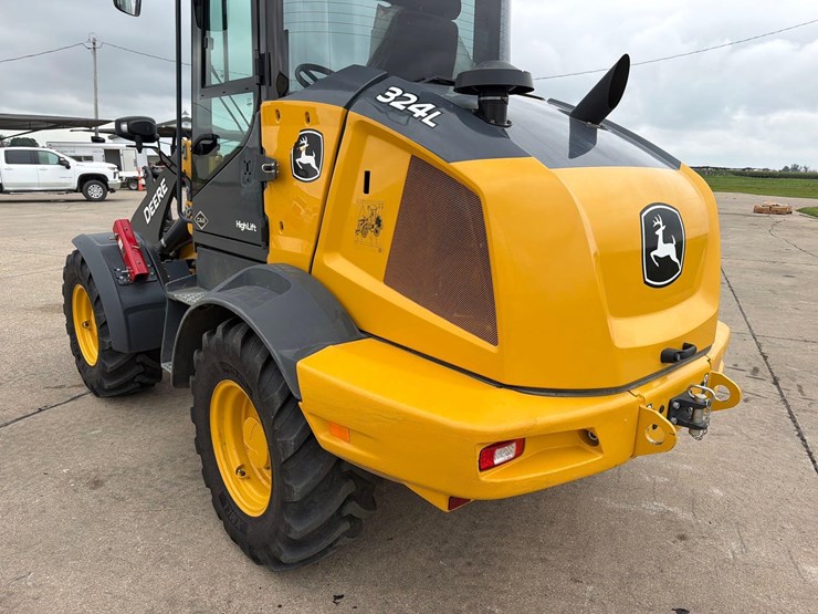 2021-deere-324l-image-27