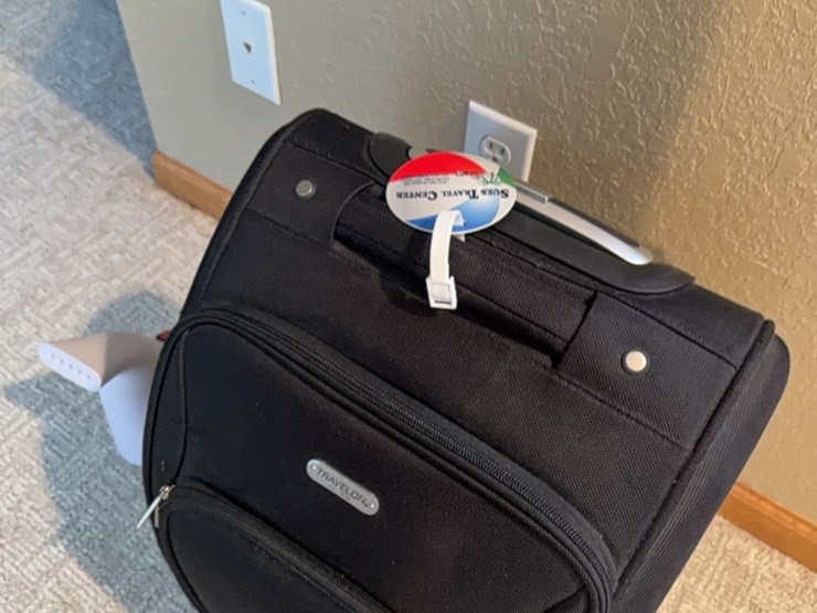 wrinkle-remover-and-like-new-travelon-pull-type-suitcase-image-8