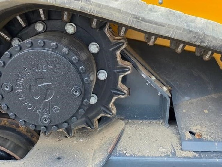2025-deere-335-p-tier-image-17