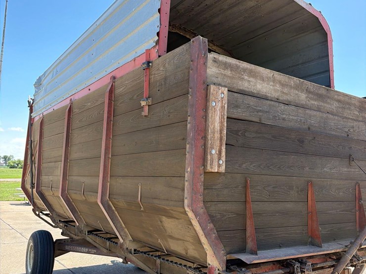 roorda-16ft-rear-unload-silage-wagon-image-16