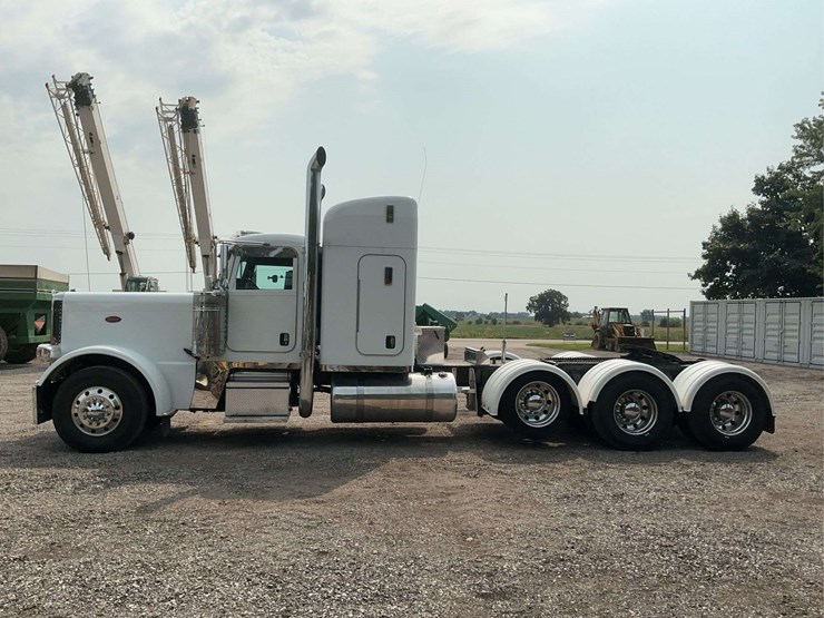 2013-peterbilt-389-image-4