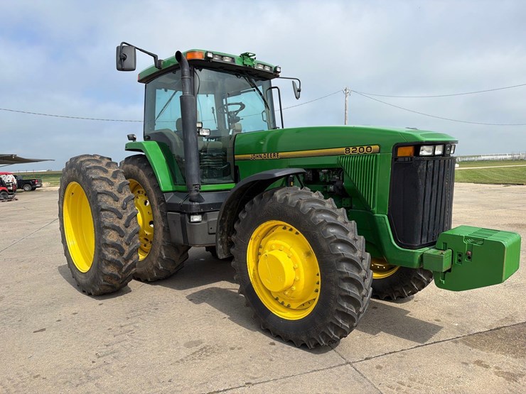 john-deere-8200-image-29