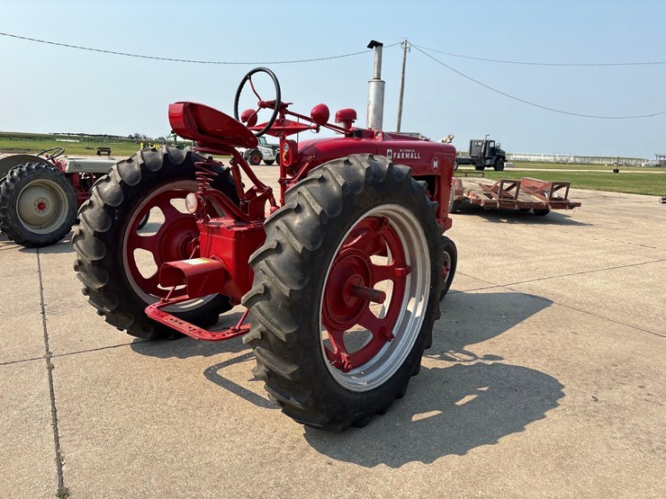 1949-farmall-m-tractor-image-3