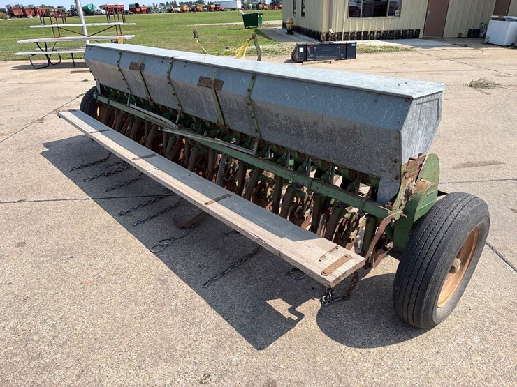 john-deere-b-image-4