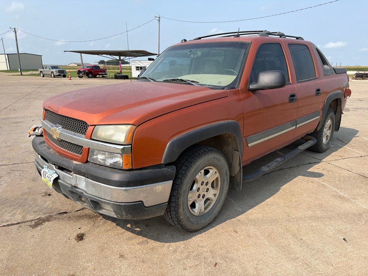 2005-chevy-avalache-1500-pickup-image-1