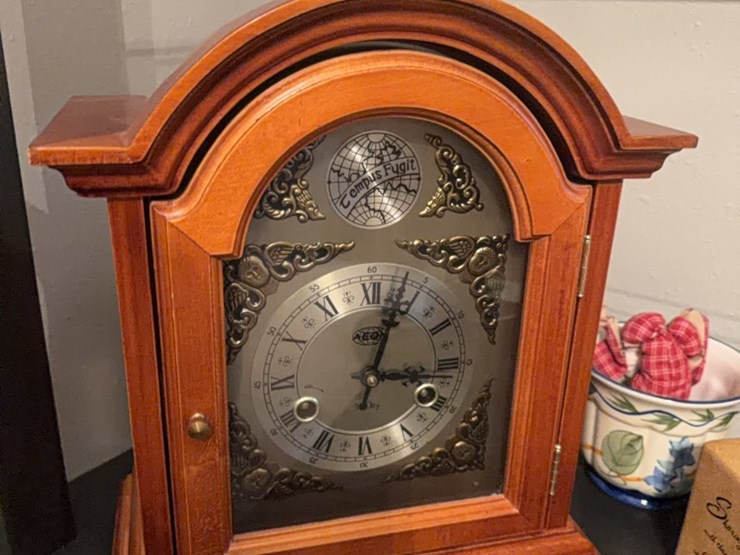 31-day-wind,-chiming-mantle-clock.-has-pendleton,-less-key.-includes-miscellaneous-items-pictured-image-2