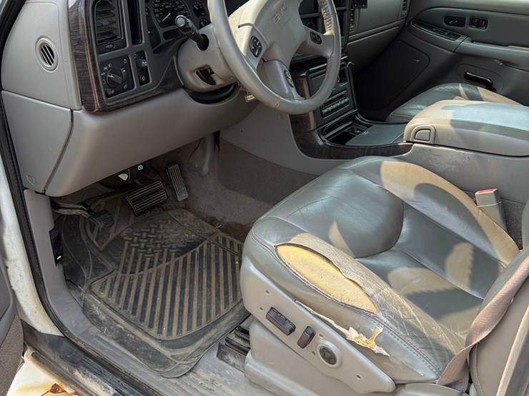 2005-gmc-yukon-denali-image-29