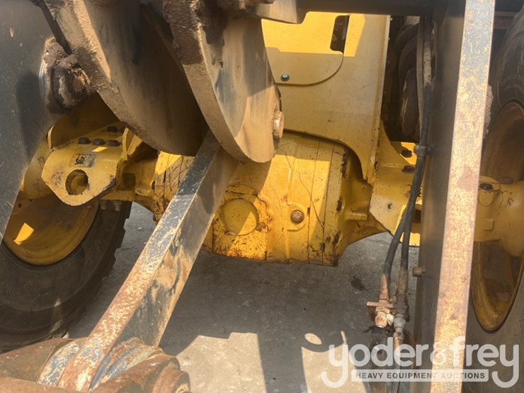 2014-deere-624k-image-35
