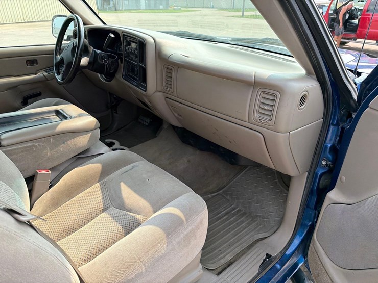 2004-chevrolet-silverado-1500-image-43