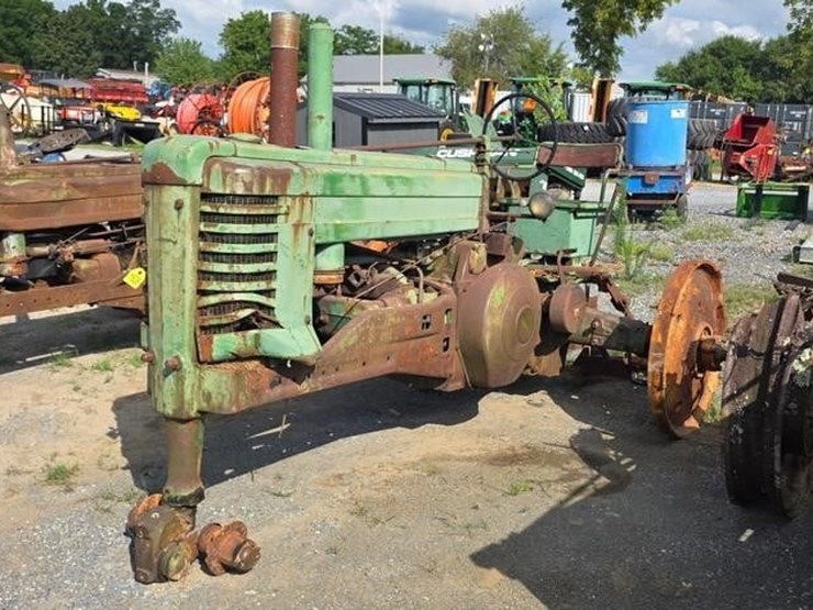 john-deere-tractor-(not-running)-image-2