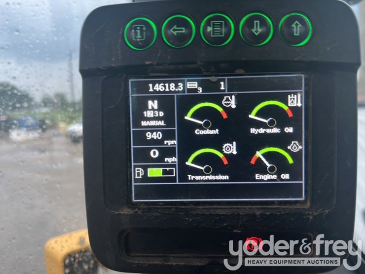 2014-deere-624k-image-41