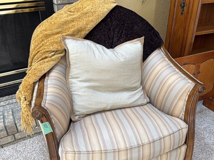 accent-chair-image-1