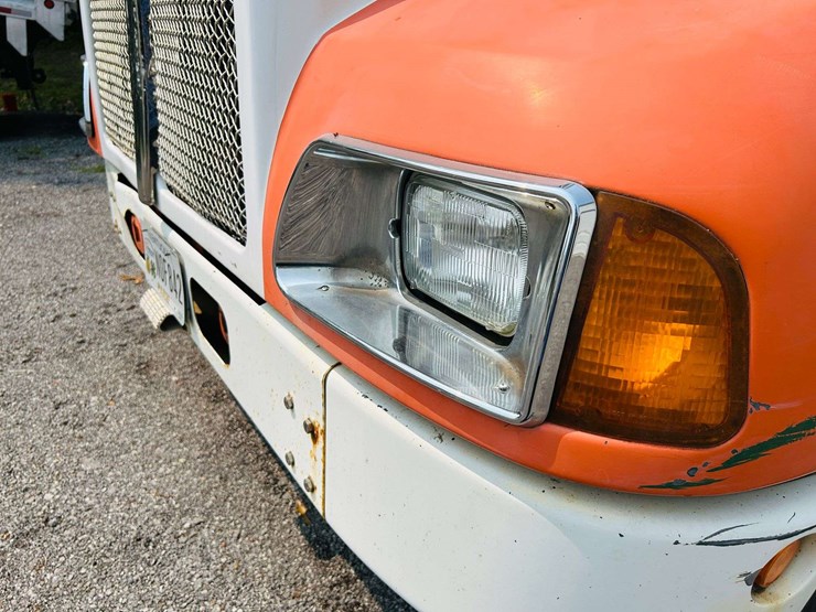 2005-kenworth-t300-image-25