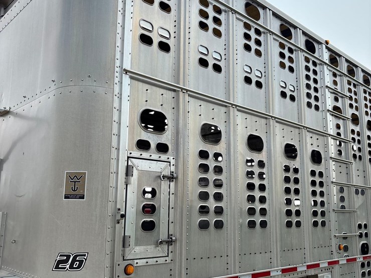 2014-wilson-livestock-trailer-image-42