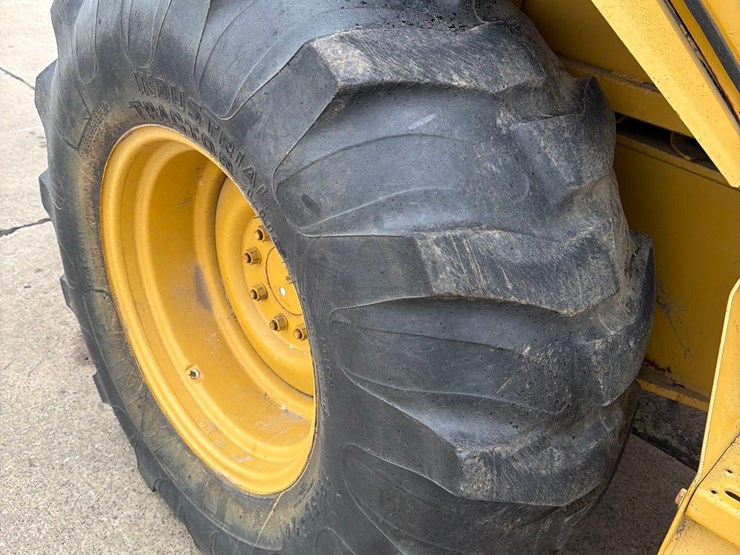 caterpillar-416-image-19