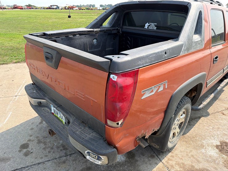 2005-chevy-avalache-1500-pickup-image-16