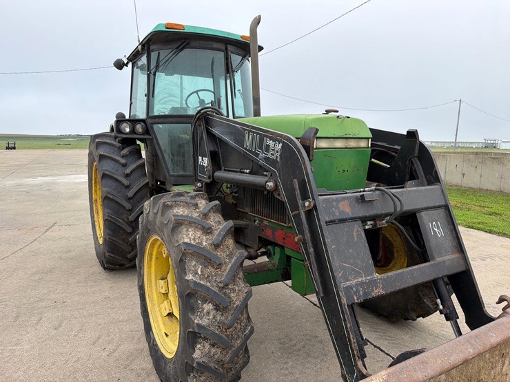 john-deere-3155-image-16