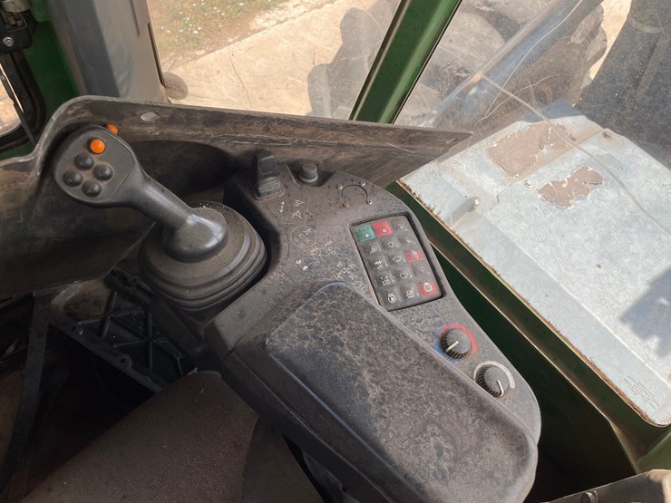 2015-deere-648l-image-53