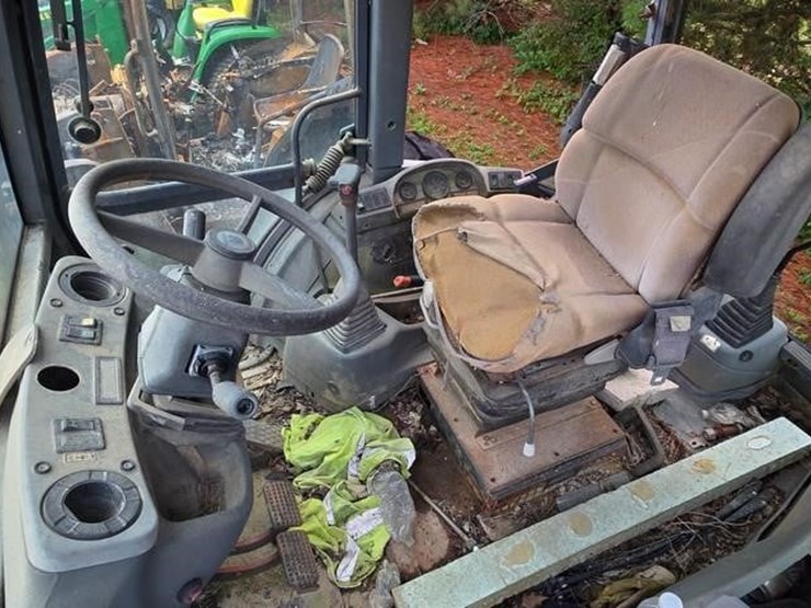 new-holland-555e-image-41