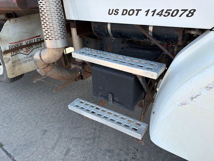 2000-cat-c7-image-20