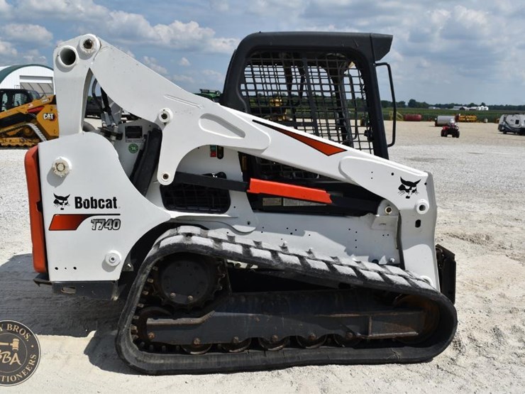 2016-bobcat-t740-image-48