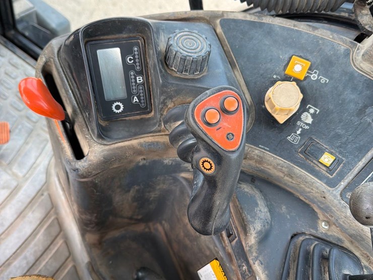 new-holland-8560-image-36