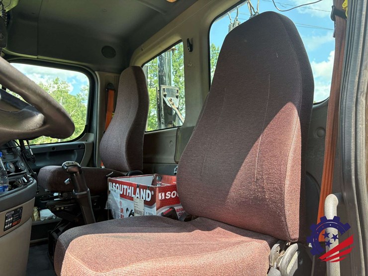 2015-freightliner-cascadia-113-image-54