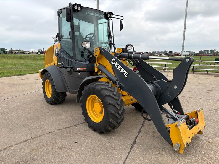 2021-deere-324l-image-3