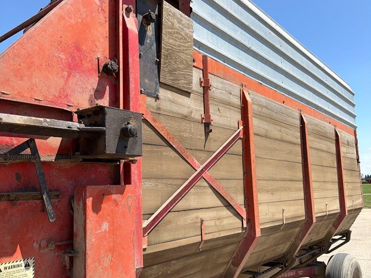 roorda-16ft-front-unload-silage-wagon-image-12