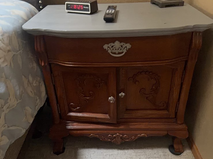 two-matching-oak-night-stands-image-9