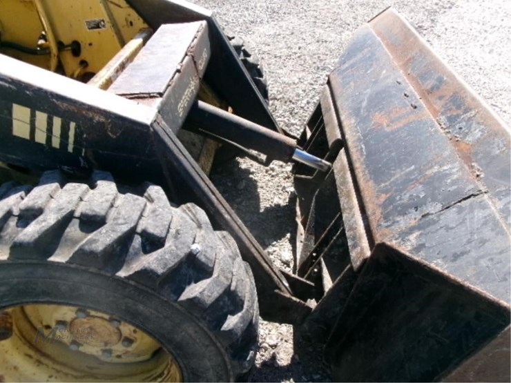 new-holland-l555-image-5