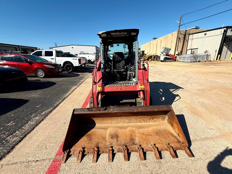 2019-takeuchi-tl8-image-24