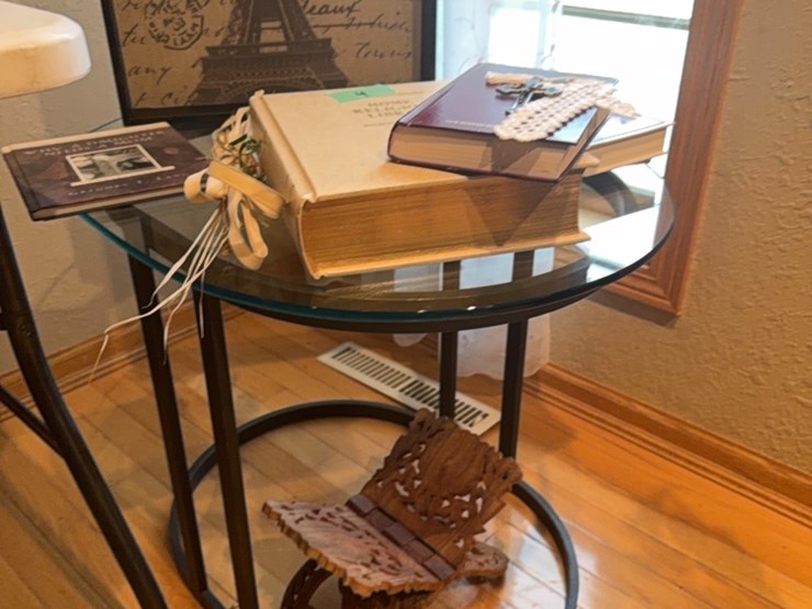 three-piece-matching-end-table-set,-one-is-oval,-one-small-round,-one-large-round.--nice-set.-image-6