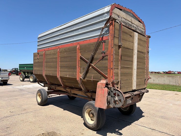 roorda-16ft-rear-unload-silage-wagon-image-5