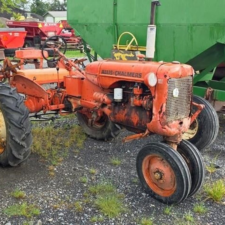 ALLIS CHALMERS CA TRACTOR W/CULTIVATORS (RUNS)