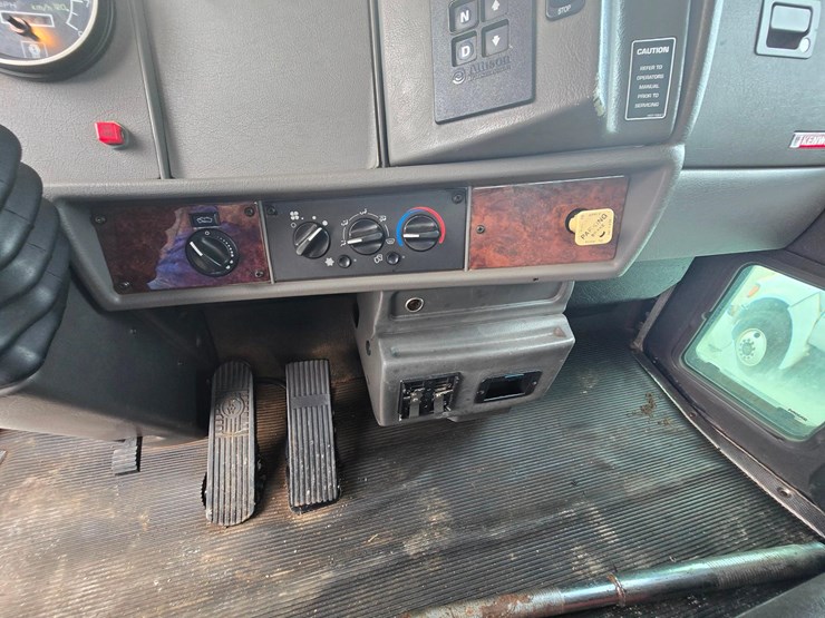 2010-kenworth-t370-image-41