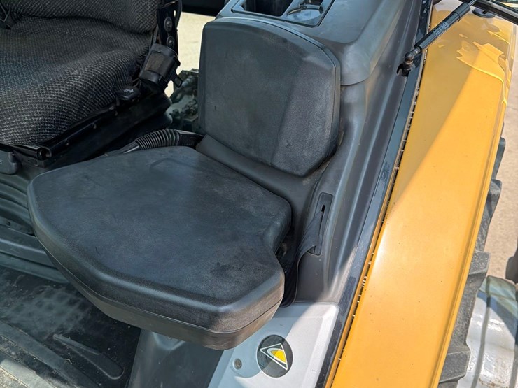2011-challenger-mt675c-image-42