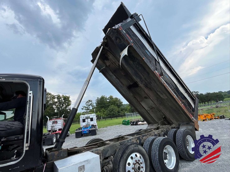 2008-peterbilt-365-image-82