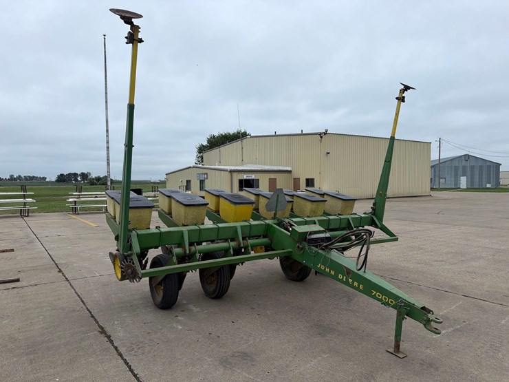 john-deere-7000-image-3