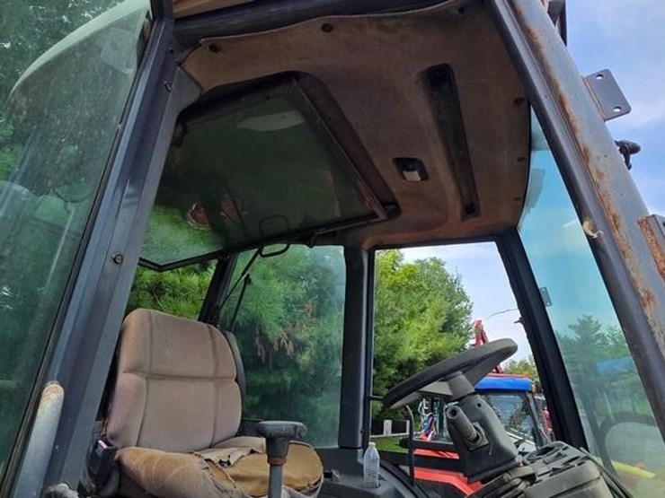 new-holland-555e-image-39