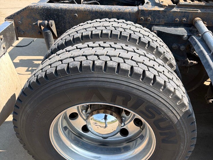 2010-kenworth-t660-image-29