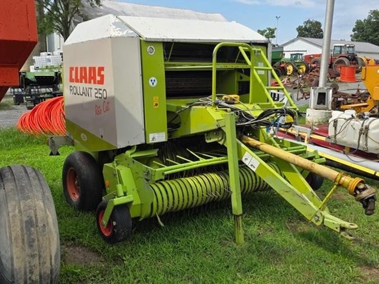 claas-rollant-250rc-image-1