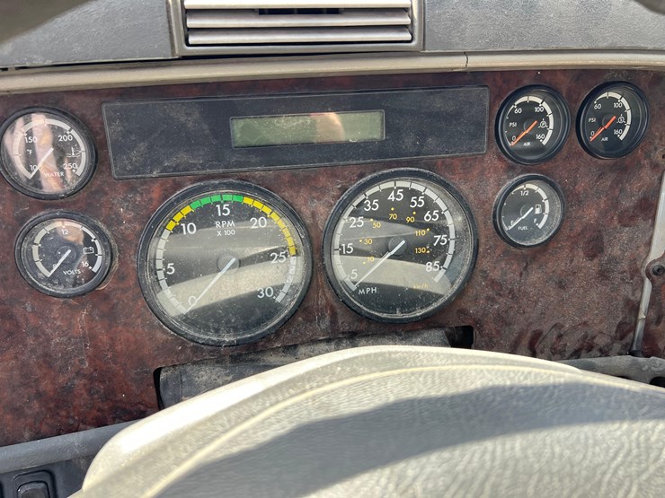 freightliner-cst120-image-61