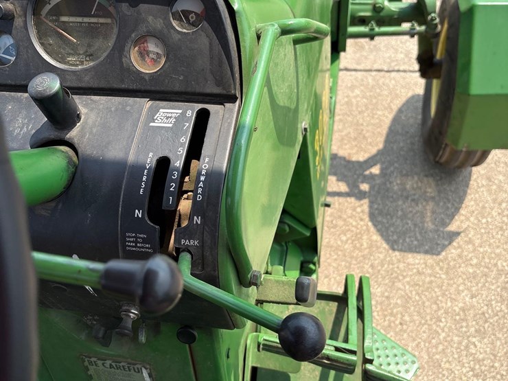 john-deere-3020-image-29
