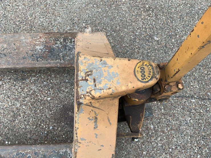 48”-pallet-jack-image-3
