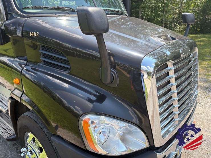 2015-freightliner-cascadia-113-image-30